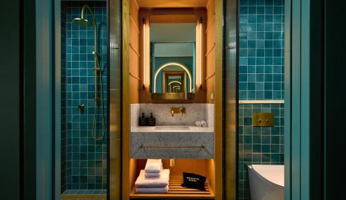 Medium Twin Room