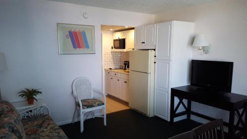 Premier One-Bedroom Suite with Kitchen 