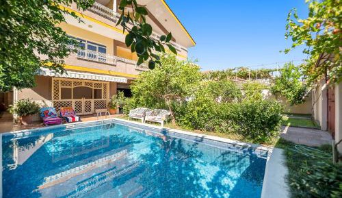 Two-Bedroom Apartment with Pool View