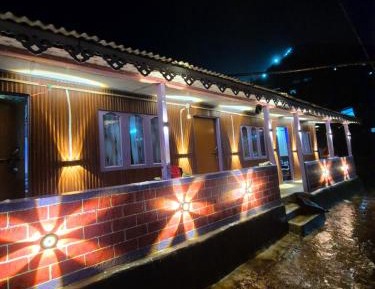 Double or Twin Room with Mountain View