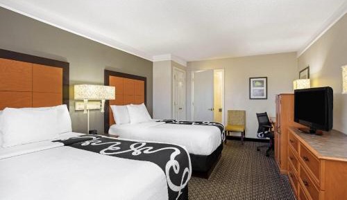 Double Room with Two Double Beds and Roll-In Shower - Mobility Accessible/Non-Smoking