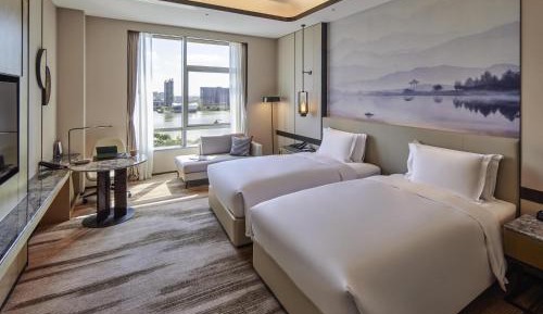 Deluxe Twin Room with Lake View