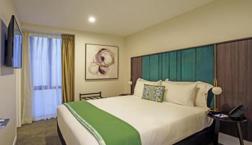 Deluxe One Bedroom with One King Bed