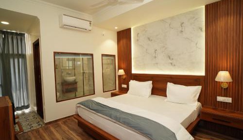 Deluxe Double Room with Balcony