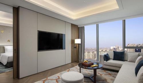 Deluxe Suite with One King Bed and Lounge Access