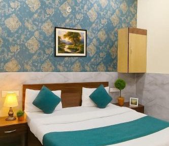Deluxe Double Room (2 Adults + 1 Child)