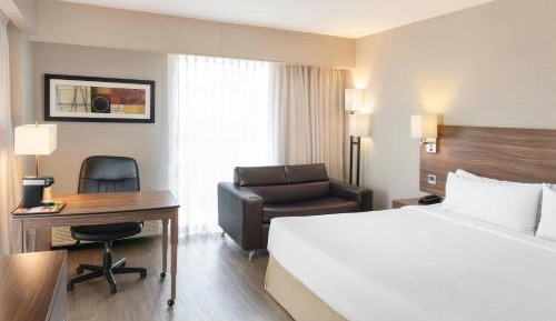 Classic Guest Room, 1 King, City View