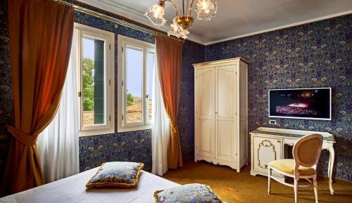 Deluxe room with Canal View