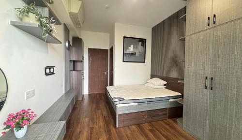 Three-Bedroom Apartment with Balcony