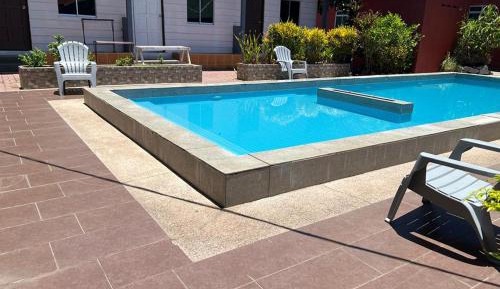Queen Room with Pool View
