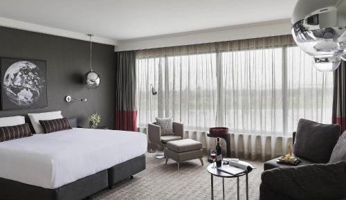 Deluxe King Room - Lake View