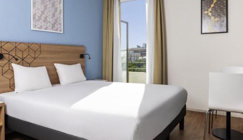 Apartment with One Double Bed