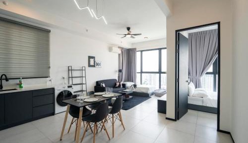 Two-Bedroom Deluxe Apartment with Balcony