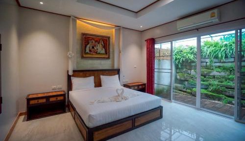 Deluxe Queen Room
