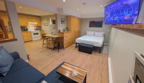 Studio Apartment with Queen Bed