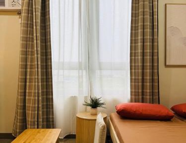 One-Bedroom Apartment with Park View
