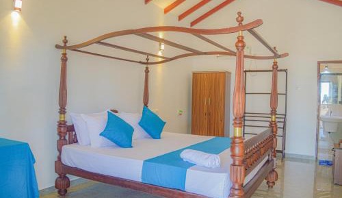 Deluxe Double Room (2 Adults + 1 Child)