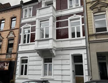 Three-Bedroom Apartment with Balcony