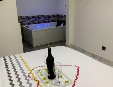 Studio with Spa Bath