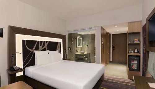 Superior King Room - Premier Lounge access and 15% discount on F&B services and laundry