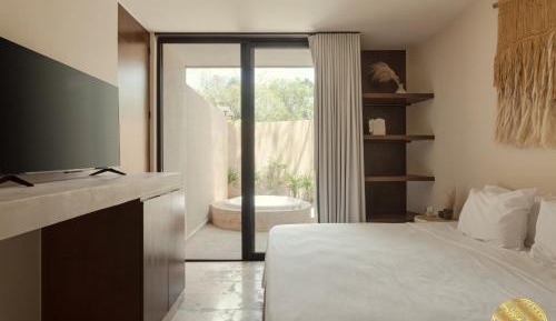 Deluxe Double Room with Bath