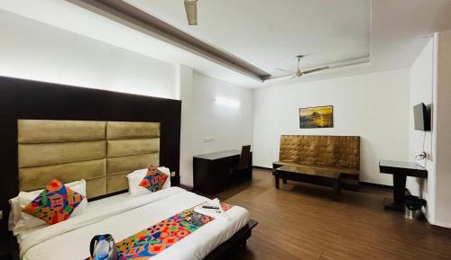 Deluxe Double Room (2 Adults + 1 Child)