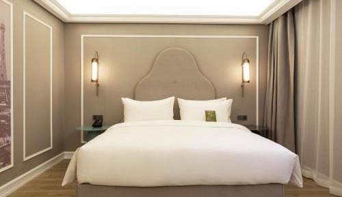 Standard King Room