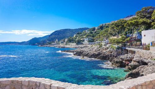 One-Bedroom Apartment with Sea View