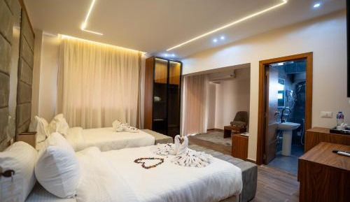 Junior Suite with Mountain View