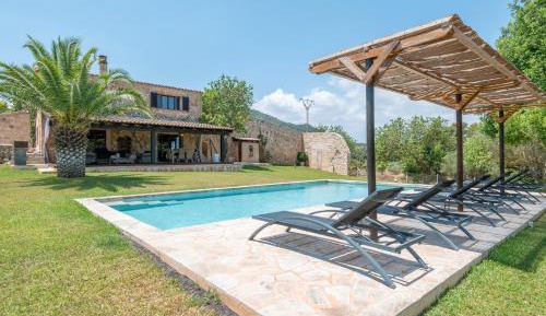 Villa with Garden View