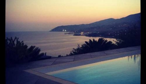 Villa - Beach Front