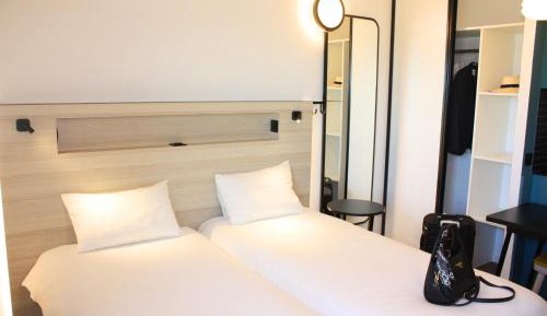 Studio with Twin Beds