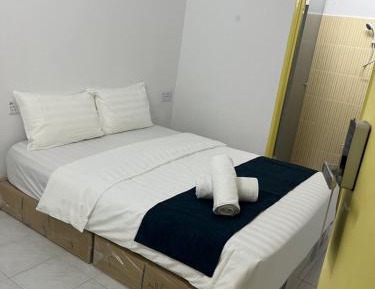 Standard Queen Room