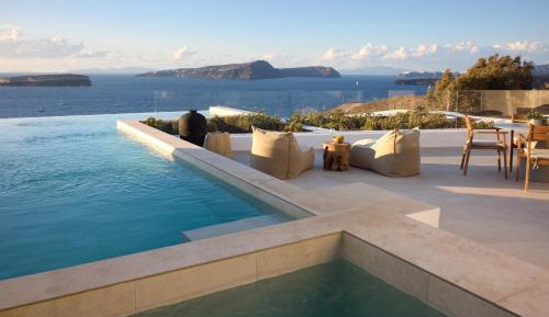 Prestige Suite with Private Infinity Pool & Heated Outdoor Jetted Tub - Caldera View