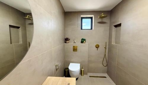 Studio with Spa Bath