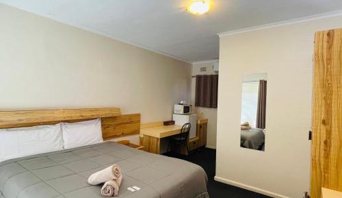 Deluxe Queen Room