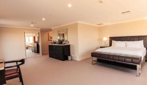 Junior King Suite