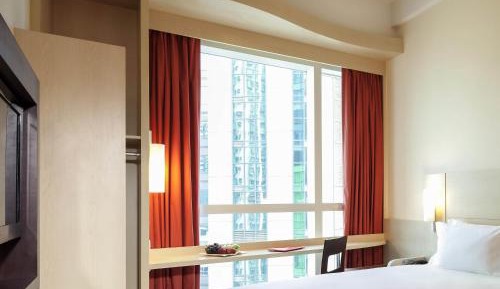 Standard Queen Room with City View