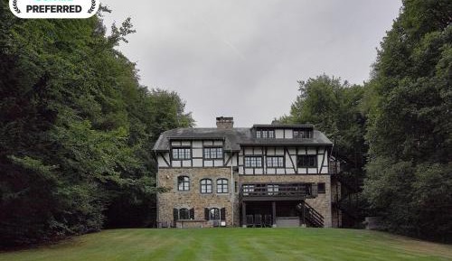 Eight-Bedroom Villa