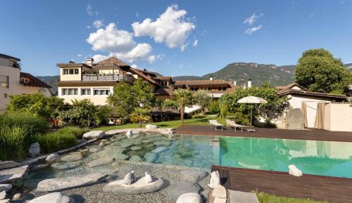 Two-Bedroom Apartment with Mountain View