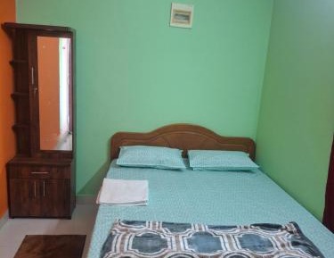 One-Bedroom Loft Apartment with One Queen Bed