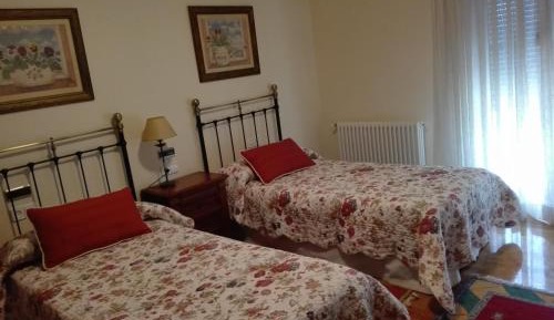 Standard Twin Room with Shared Bathroom