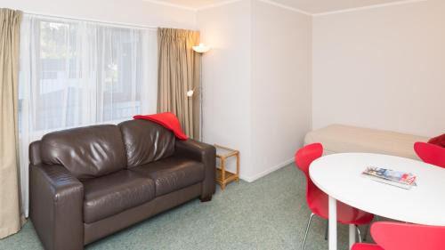 One-Bedroom Suite (2 Adults)