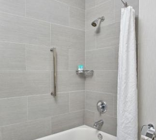 Queen Room with Two Queen Beds and Accessible Tub