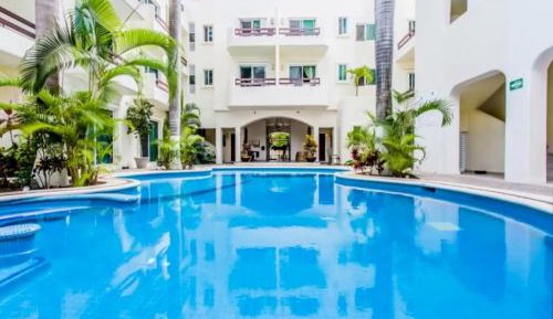 Apartment with Pool View 