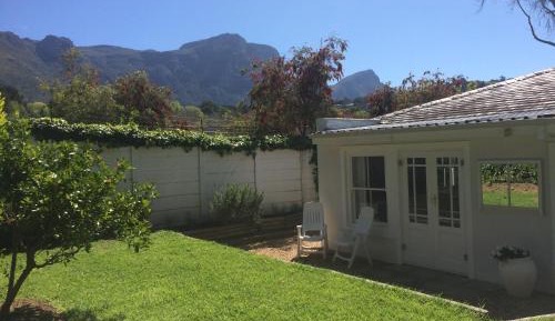 Apartment with Mountain View