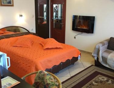 Studio with Spa Bath