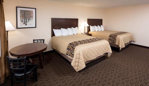 Premier Room with Two Queen Beds - Court Side 1