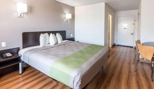Large Double Room - Non-Smoking