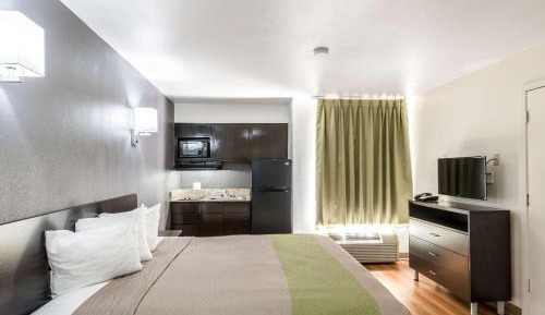 Deluxe King Room - Non-Smoking